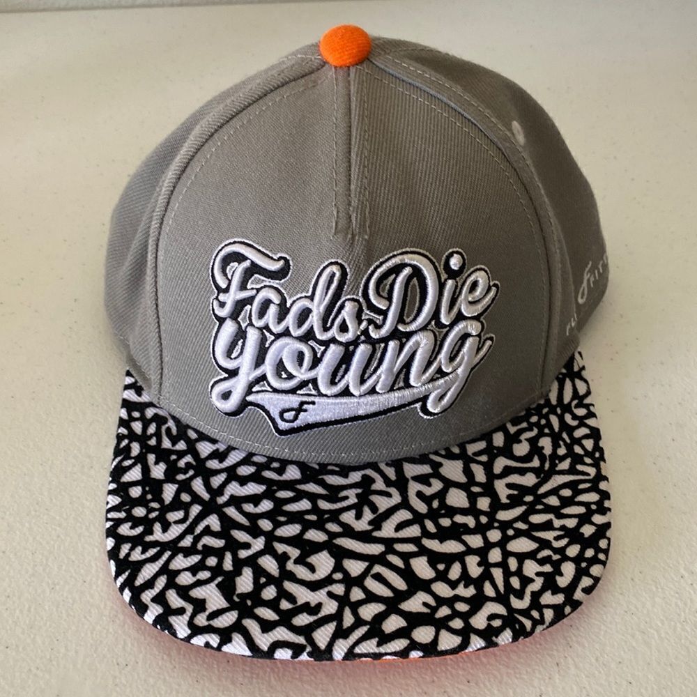 FLAT FITTINGS Luxury Collection Fads Die Young Hat Size OS NWOT